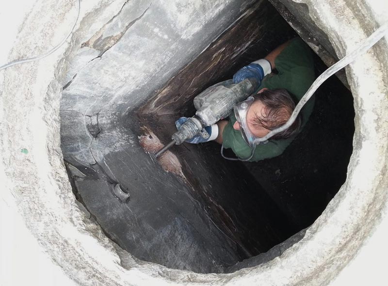 Cleaning water tanks